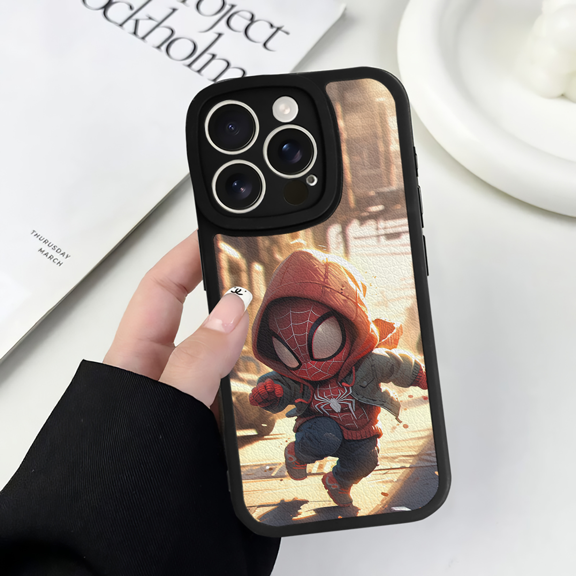 （画像用） Spider Man スパイダーマン 【iPhone 16シリーズ対応】シリコンスマホケース（レザー調） 材質：シリコン